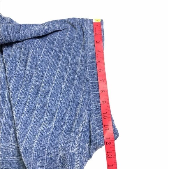 𝅺🆕 UO Out From Under Charlie Chenille Plush V neck - Picture 11 of 11